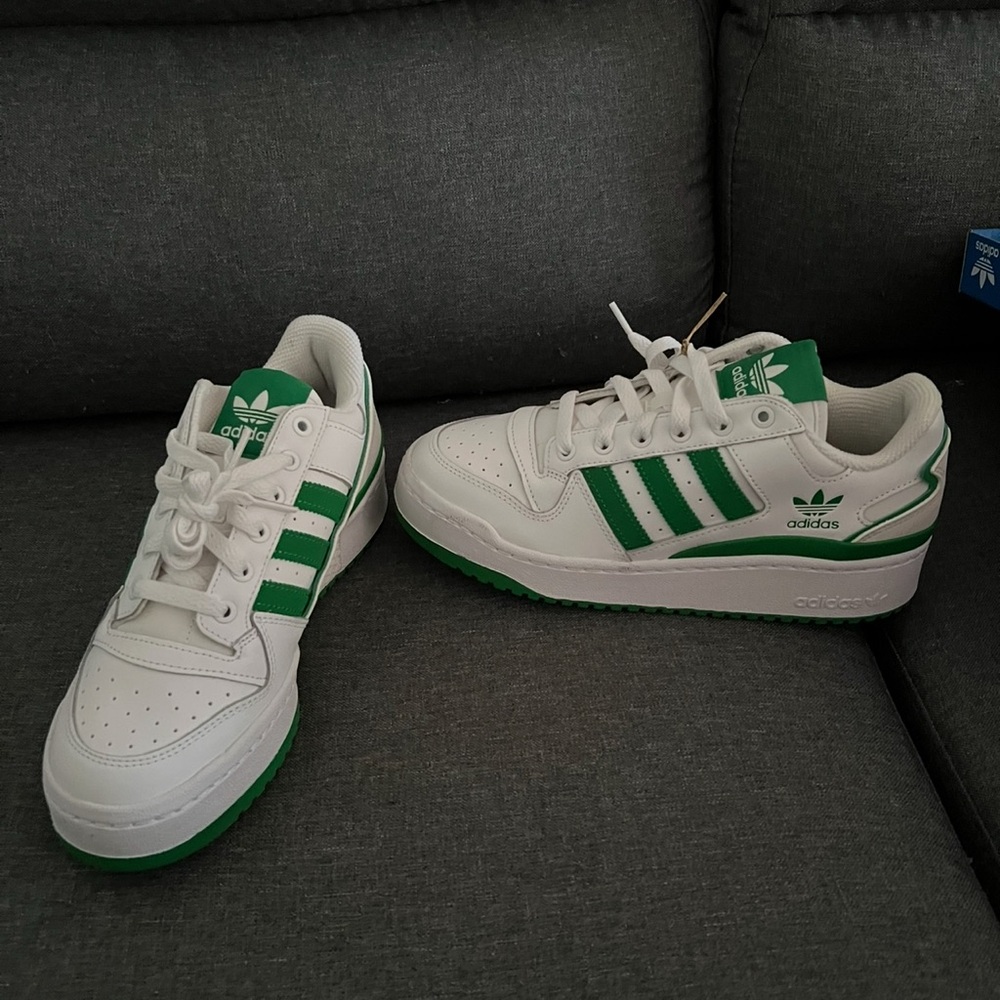 Brand new in box Adidas shoes size 8.5 - Picture 5 of 5
